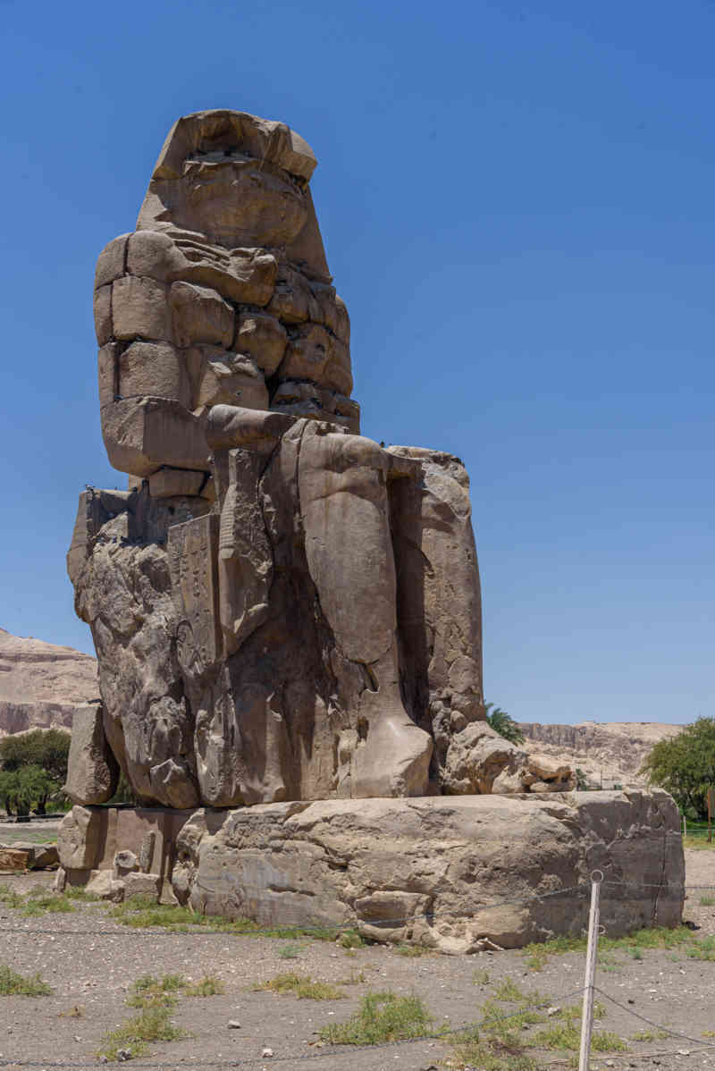 Egipto 118 - Colosos de Memnón.jpg